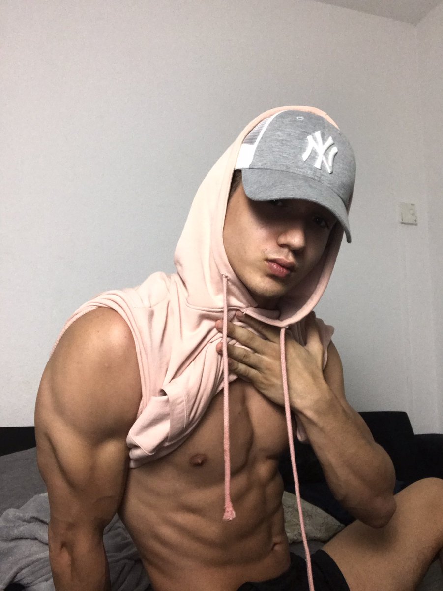 ECastillo_F4F's tweet photo. Retweet if you like this pic, see you all at 1:00am CET on @Flirt4Free https://t.co/hCEev5rC4D