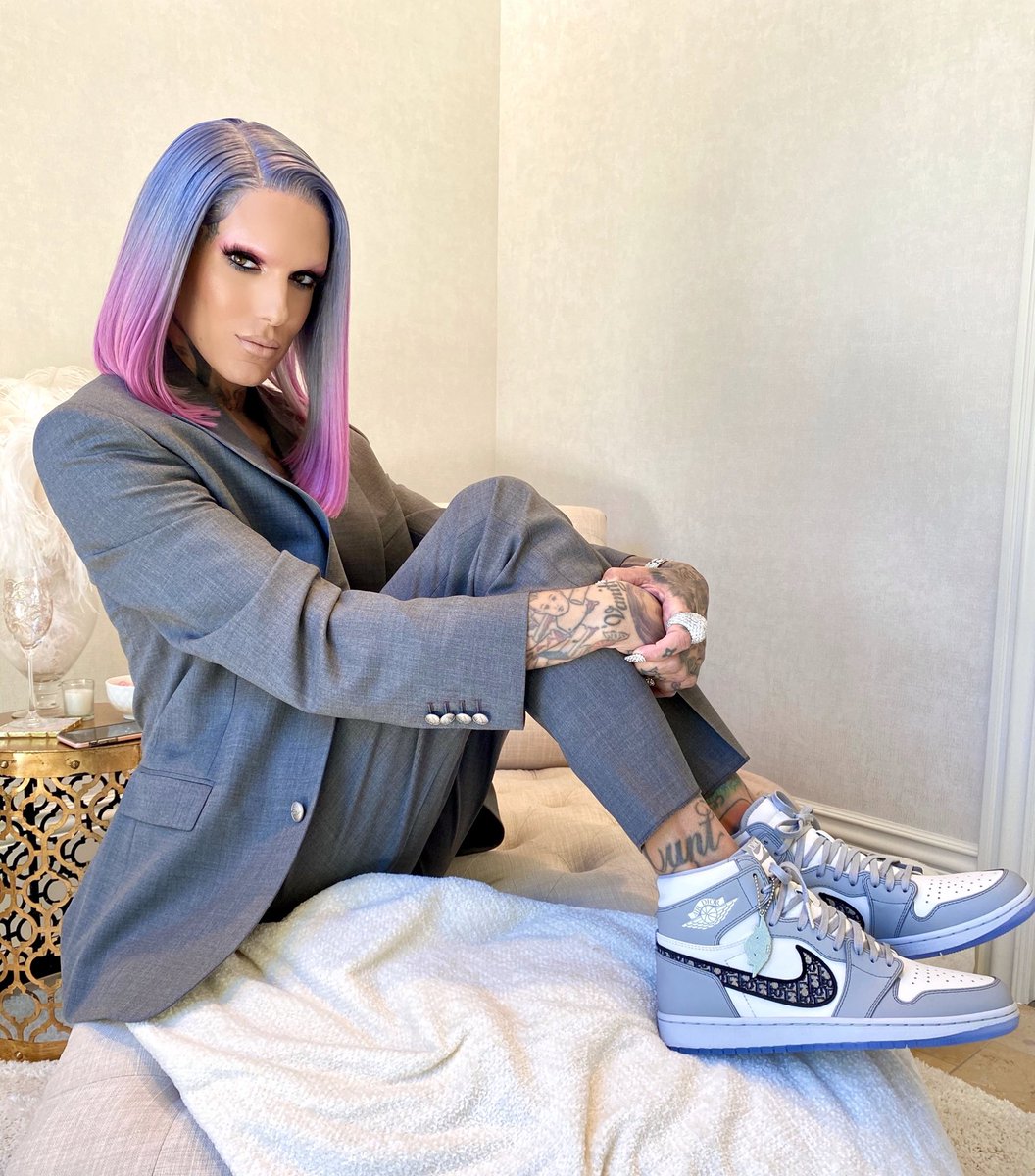 JeffreeStar's tweet photo. PLAY TIME IS OVER 🖤 https://t.co/BjHdSNZTwk