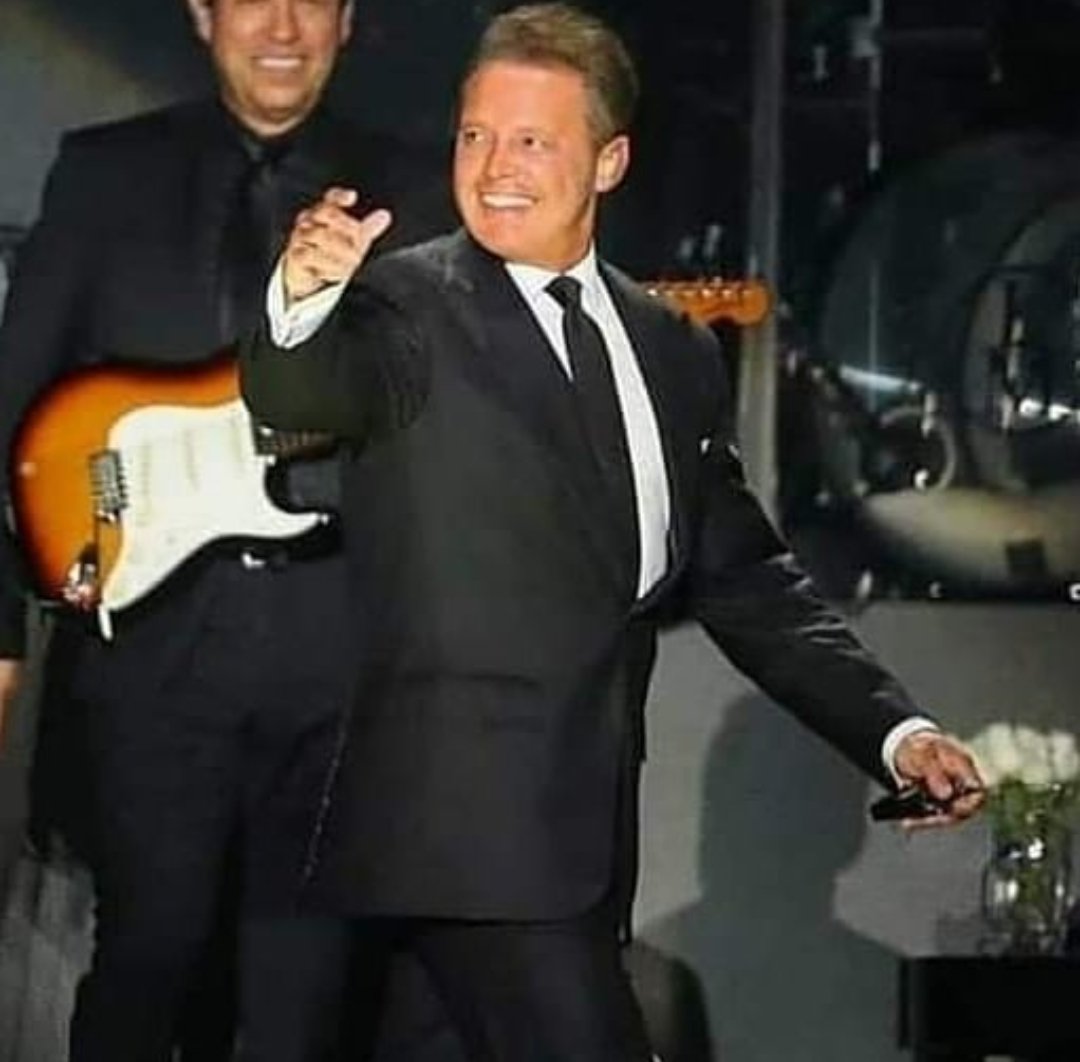 MJimenezlu's tweet photo. #hastaquevuelvasLuisMiguel 
@LMXLM @abasteri 
@alejaberrolm
@OlgaViejula
@Mirtuchi2016
Te amamos Micky!!!! https://t.co/qAbaOweSFI