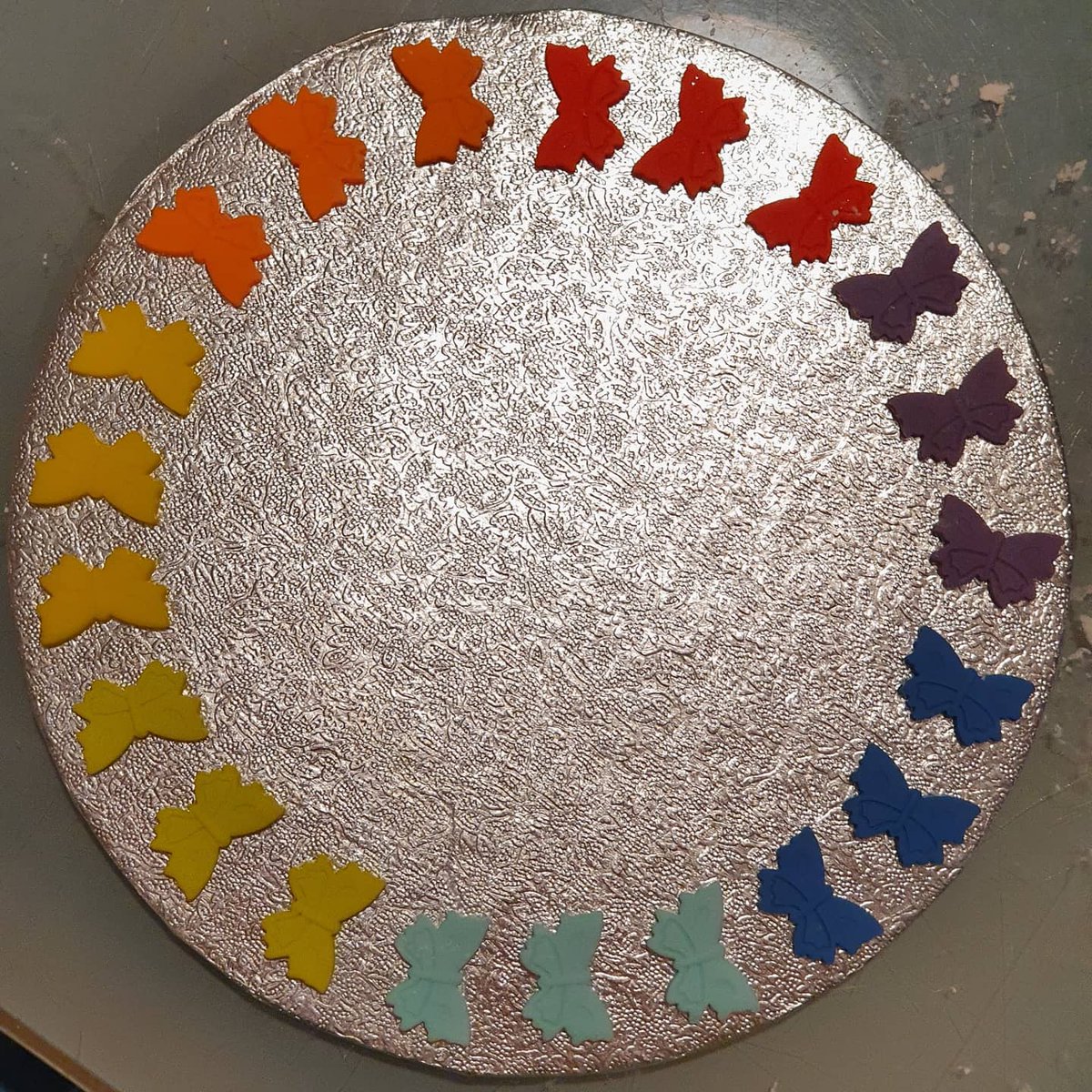 273 rainbow butterflies and 1 rainbow prepped for a cake this week. 🦋🌈

#AuntieCakeBakes #WIP #cakeprep #caketoppers #cakedecorations #sugarbutterflies #sugarrainbow #butterflies #rainbow #eastlondonbaker #essexbaker