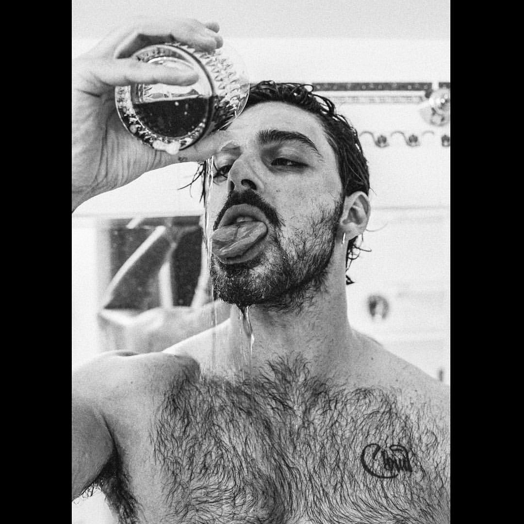 Massimo365DNI's tweet photo. Una de entre tantas cosas para lo que se puede usar la lengua.... #365dni #365dias #massimotorricelli https://t.co/CrSZ6dczG1
