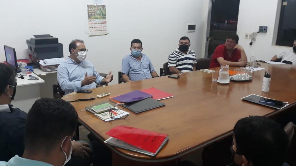 GobCordilleraPy's tweet photo. Como parte de su cotidiana visita a los municipios, el gobernador de Cordillera, Hugo Fleitas, estuvo hoy en la ciudad de Caraguatay, donde verificó obras en ejecución, tales como reparación de caminos. https://t.co/oS2sjO3qXh