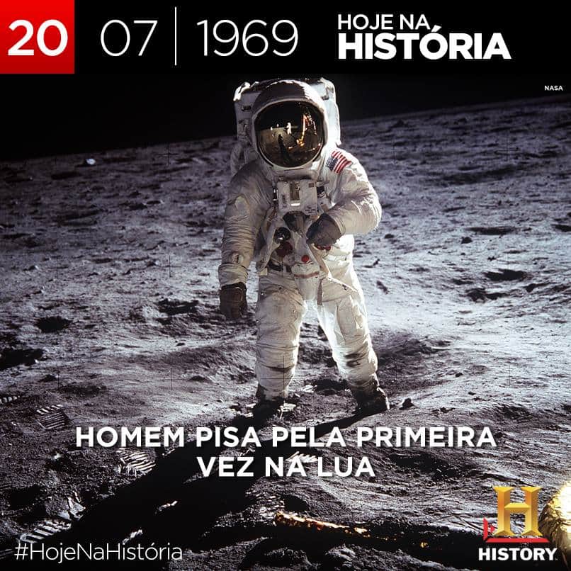 Astronomiakids's tweet photo. "Esse é um pequeno passo para o homem e um salto gigantesco para a humanidade" Armstrong. Há exatos 51 anos o homem pisava na Lua pela primeira vez #astronomiaparacriancas #astronomia #homemnalua #armstrong #lua #crianças #universo #astronomylover #loveastronomy https://t.co/8OLqy7QeNF