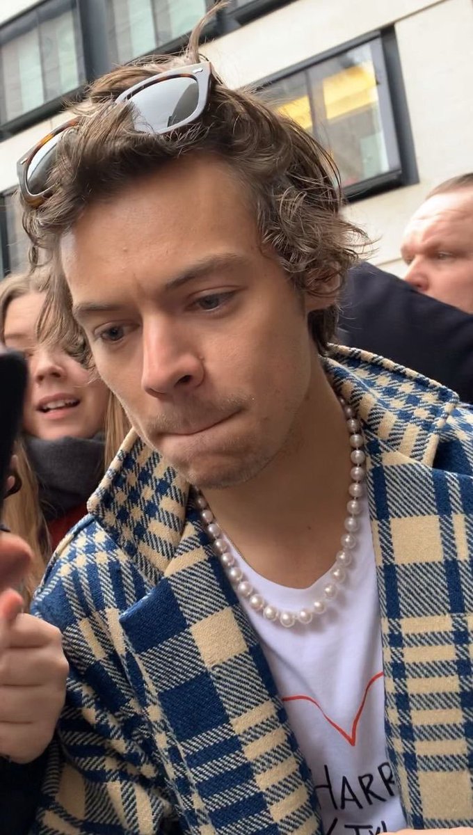 harry styles on december 18 2019: a thread