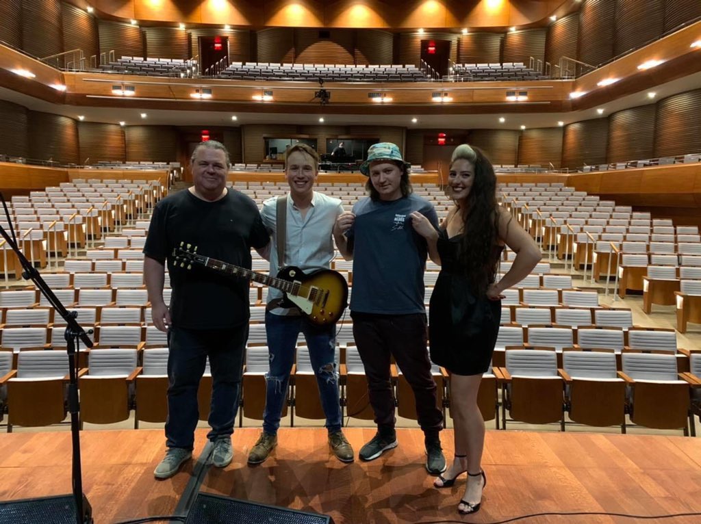 smackenziemusic's tweet photo. THANK YOU SO MUCH❤️
To everyone that tuned in last night for our show @FirstOntPAC it felt so good to play with the band, and can’t wait to do it again. Thanks for having us and for all you do for #niagaraperforms! https://t.co/qn1j7Z2FBo