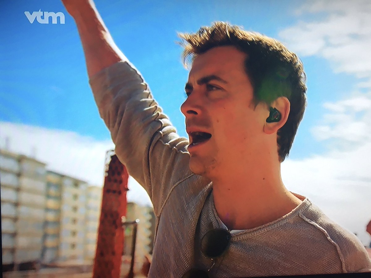 MLameire's tweet photo. Us toppertje op televisie! Ik heb ervan genoten! ❤️De dag kon niet beter eindigen met een mini optreden van Nielske Destadsbader! 🎶🎤 https://t.co/TupKS4cp4t