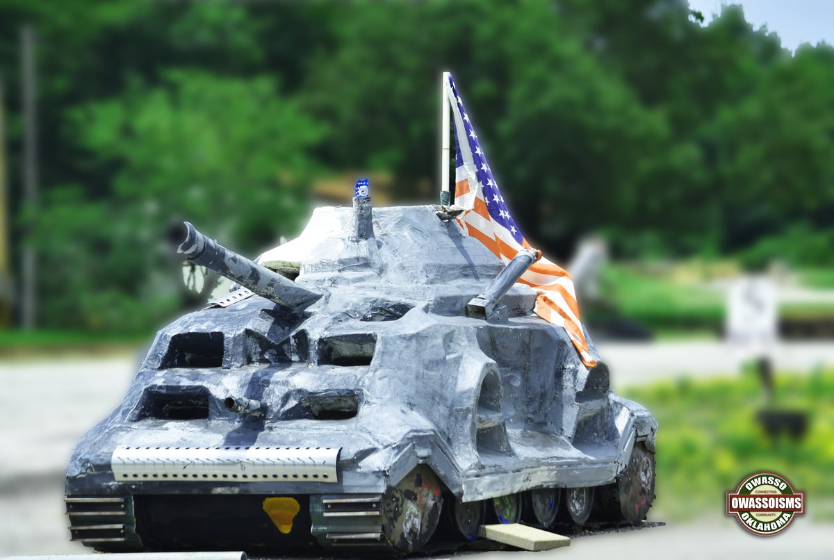 Owassoisms's tweet photo. Things you come across when you make a wrong turn. #asseeninowasso #owassoisms #owasso #itsatank #dontaskwhere https://t.co/P8eDKeBmrU