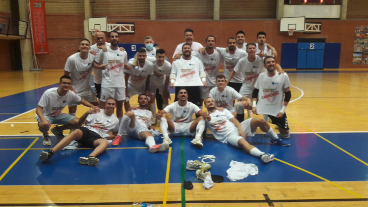 PacoPepeP's tweet photo. Bueno después de unos días y todavía cansado jajaja, se consiguió el objetivo de ascender al @DPMFS5 a segunda B. Con @anton7san todo es mas fácil, siempre en mi equipo. Un placer poder terminar este año con esta gran familia como es el imperial @DiegoValdy9 @et31harada..... https://t.co/gmoNeRUmYu