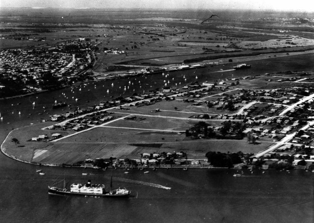 #Bulimba #Brisbane #Queensland c.1935 - the year the #candle works chimney stack was demolished .. candle works buildings can still be seen .. Image credit: State Library of Queensland <a href="/slqld/">Slqld</a>