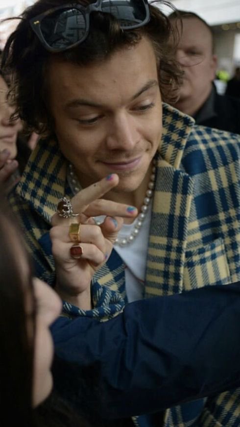 harry styles on december 18 2019: a thread