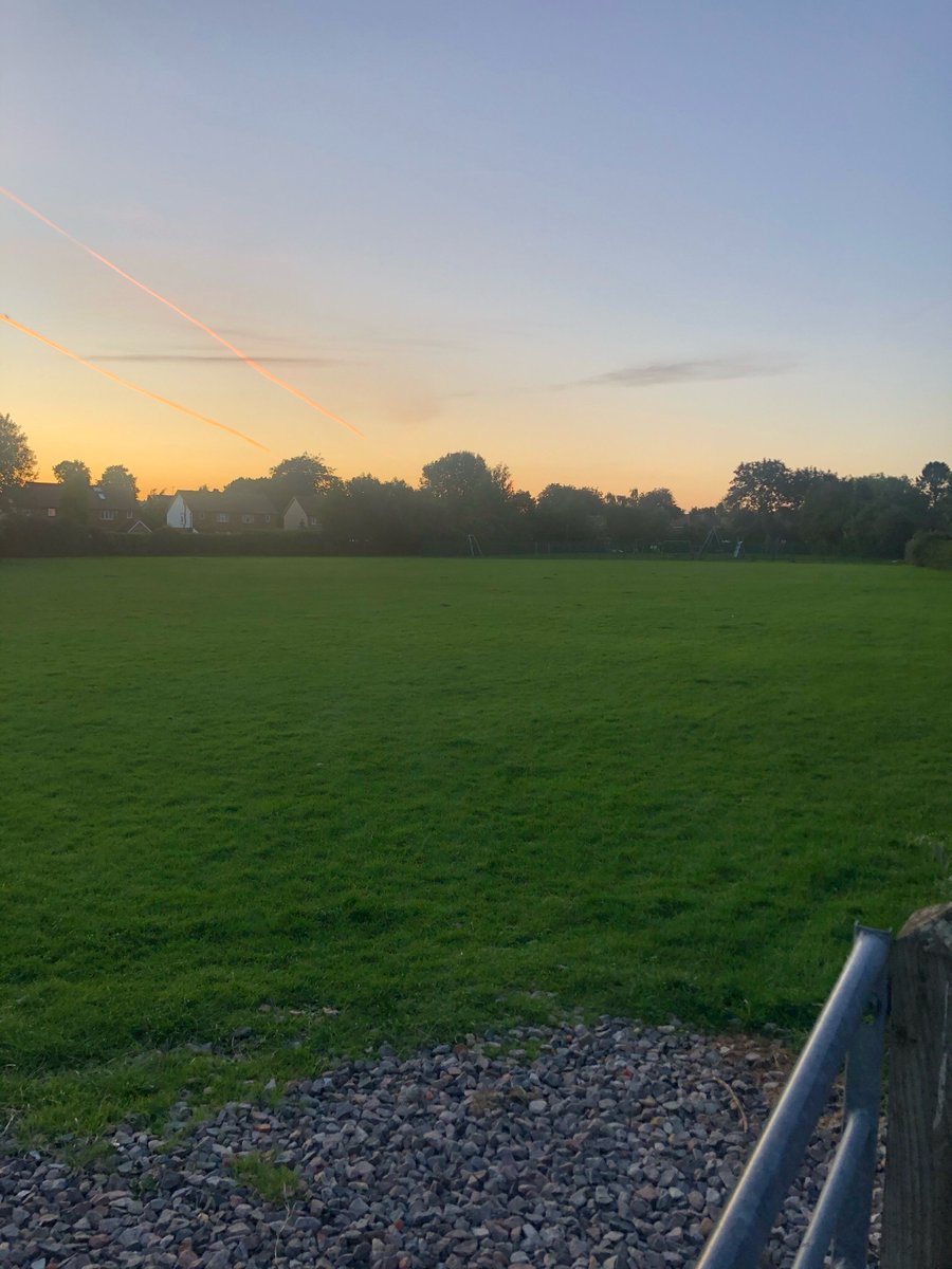 PoyEstPotShrPol's tweet photo. PCSO Burdock has been giving extra attention to Barnaby park After receiving reports of ASB and Drug dealing, pleased to say it’s all quiet tonight #workingwithcommunity #Burdocksbeat https://t.co/4BCIe576l7