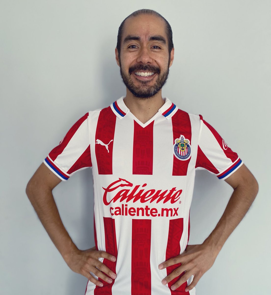JFGiaccardi's tweet photo. C H U L A D A ! ! ! 🤩 🔴 ⚪️ 🔵
Disponible en las tiendas @Chivas y @PUMAmexico
🐐🇫🇷🙌🏻 https://t.co/kc92cOLIj9
