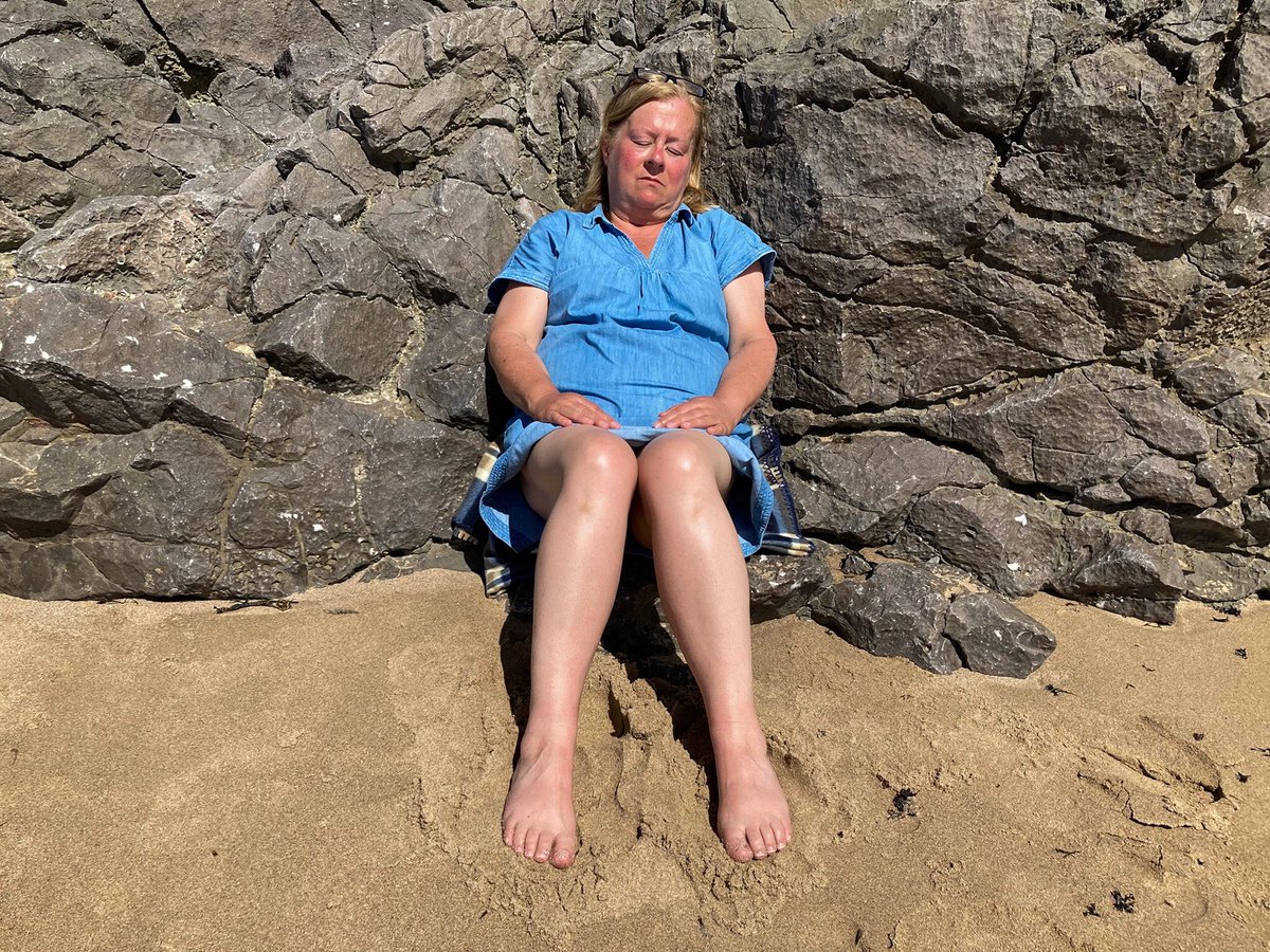 1CarolineBerry's tweet photo. 20.07.20 Queen of the snooze #FallBay #Gower https://t.co/dPp4Jpvrqp
