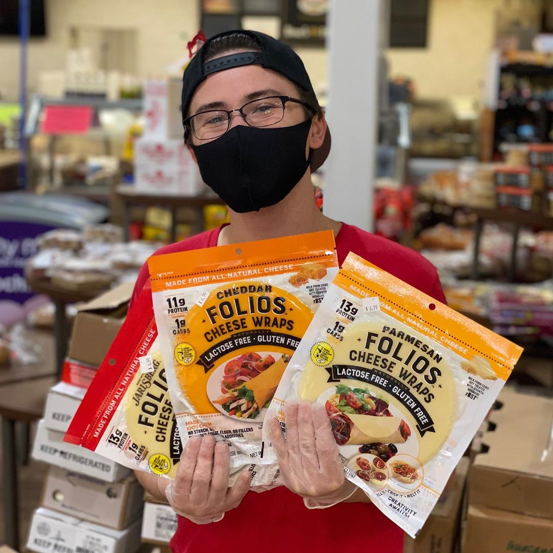 CheeseFolios's tweet photo. You may not be able to see it, but that's a big ๐ under that mask! Thank you to all of the incredible frontline heroes for all of the hard work that you do every single day ๐ Hats off to you!
๐ธ @keyfoodmilford
#folioscheesewraps #frontlineheroes #cheesewrap #keto #lowcarb https://t.co/MOe1Rsuak2