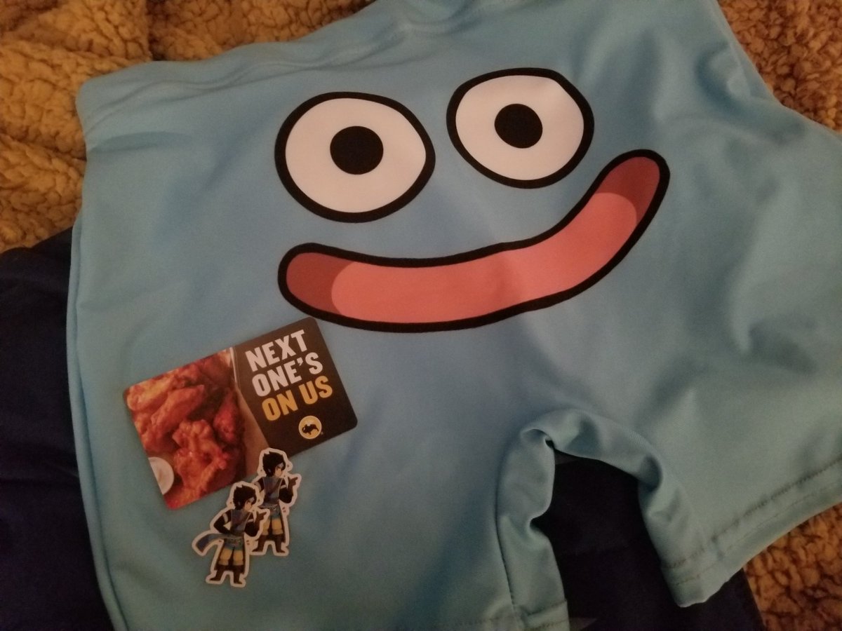 _shagla_'s tweet photo. My Buffalo Wild Wings gift card came too. I'll wear my #slorts when I spend it. Who would like to party https://t.co/nrvMn9cyVL