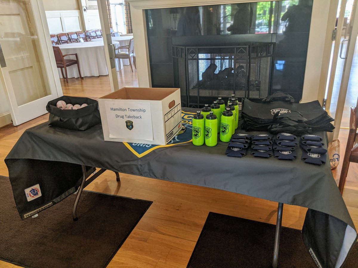 SgtChrisWall's tweet photo. Another successful #drugtakeback event in Heritage of Miami Bluffs today. We collected more unused medication than last year! Big thanks to Joanne Janzaruk for setting the event up again. Mr. Dowden kept us company too. #CommunityPolicing #police #HTPD #ThinBlueLine https://t.co/089tk9eMCa