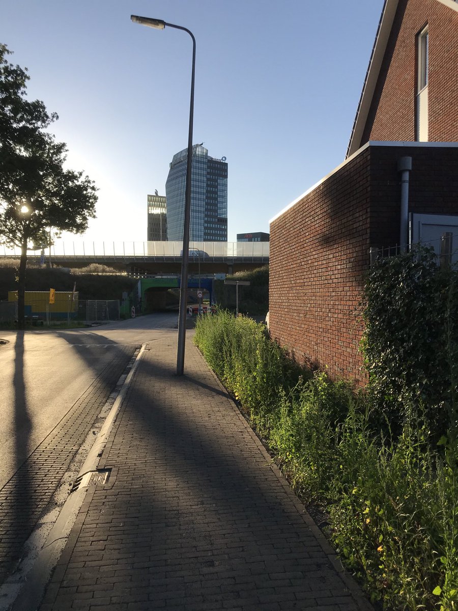 edwinuitzwolle's tweet photo. vier bijzondere beelden uit een nieuw deel v/d @veeralleezwolle. Waar in het proces wordt de keuze gemaakt om deze #rafelrandjes te laten ontstaan🤔, het viel niet uit de lucht. En is er iemand die het eigenlijk al wist en dacht ik kom er wel mee weg #dtv #afstemming https://t.co/hEOYcMguyR