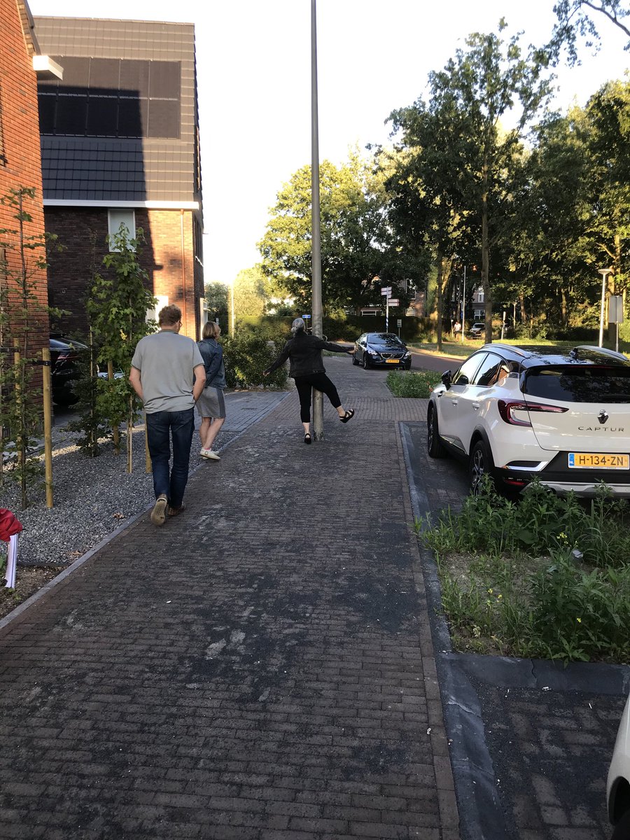 edwinuitzwolle's tweet photo. vier bijzondere beelden uit een nieuw deel v/d @veeralleezwolle. Waar in het proces wordt de keuze gemaakt om deze #rafelrandjes te laten ontstaan🤔, het viel niet uit de lucht. En is er iemand die het eigenlijk al wist en dacht ik kom er wel mee weg #dtv #afstemming https://t.co/hEOYcMguyR