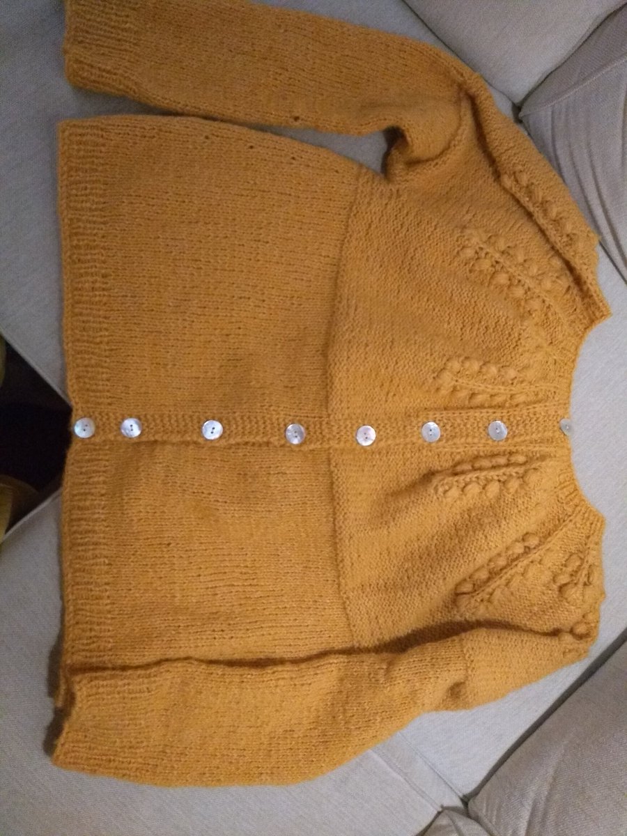 petronille_z's tweet photo. Un peu de tricot !
Septembre story, un modèle #dropdesign, en drop air. Prête pour l automne ! (Pas trop vite quand même hein) #tricot https://t.co/pyqKwYrcSv