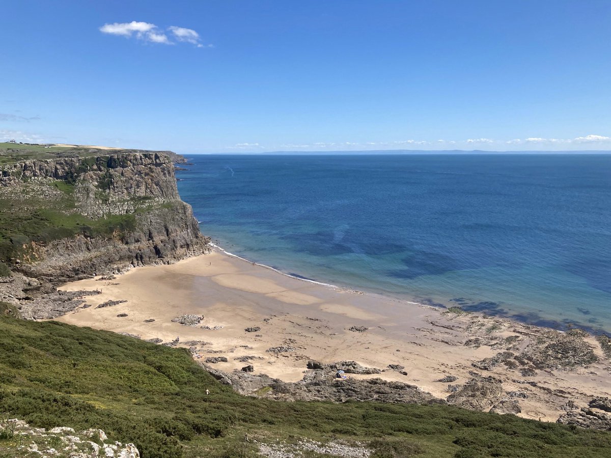 1CarolineBerry's tweet photo. I often walk from #rhossili to #mewslade but Iโve never seen it look this glorious before with crystal clear turquoise water. What a beautiful day for walking #gloriousgower #gower #fallbay #walking #wanderwoman #nofilter #nofilterneeded https://t.co/hiEaFbR1PS