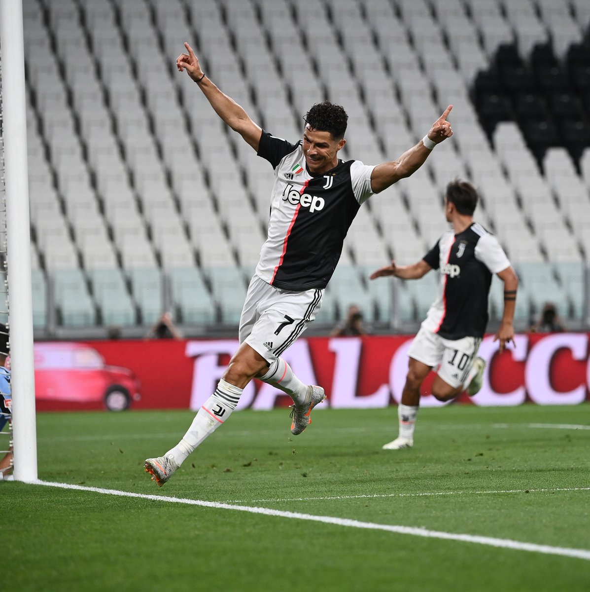 goal's tweet image. Cristiano Ronaldo is the first player to score over 50 goals in the Premier League, La Liga and Serie A ✨