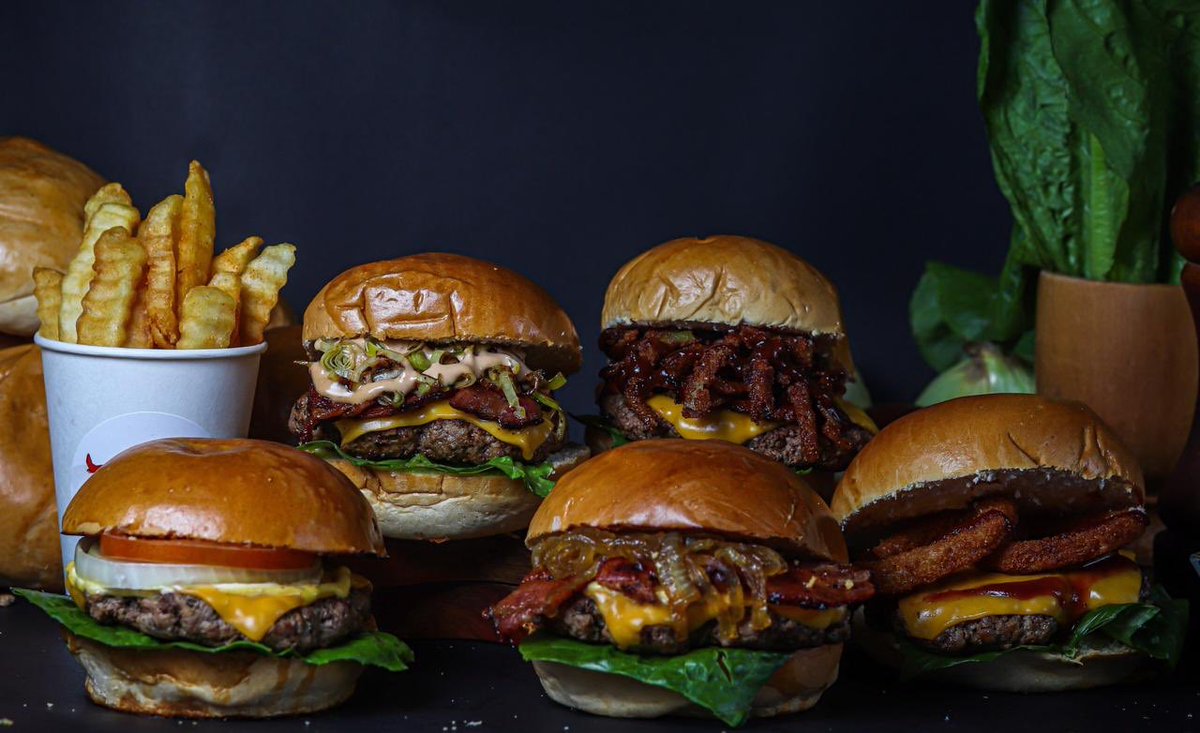torofoodhouse's tweet photo. Comenzaremos invitándolos a celebrar los 210 años de la Independencia de Colombia con una #toroburger en familia! 
 
Encuéntranos en @RappiColombia, o escríbenos por @WhatsApp al 3052348841, envíanos una captura siguiendonos, y recibiras un 15% de descuento en tu pedido! https://t.co/ThKWCDndtO