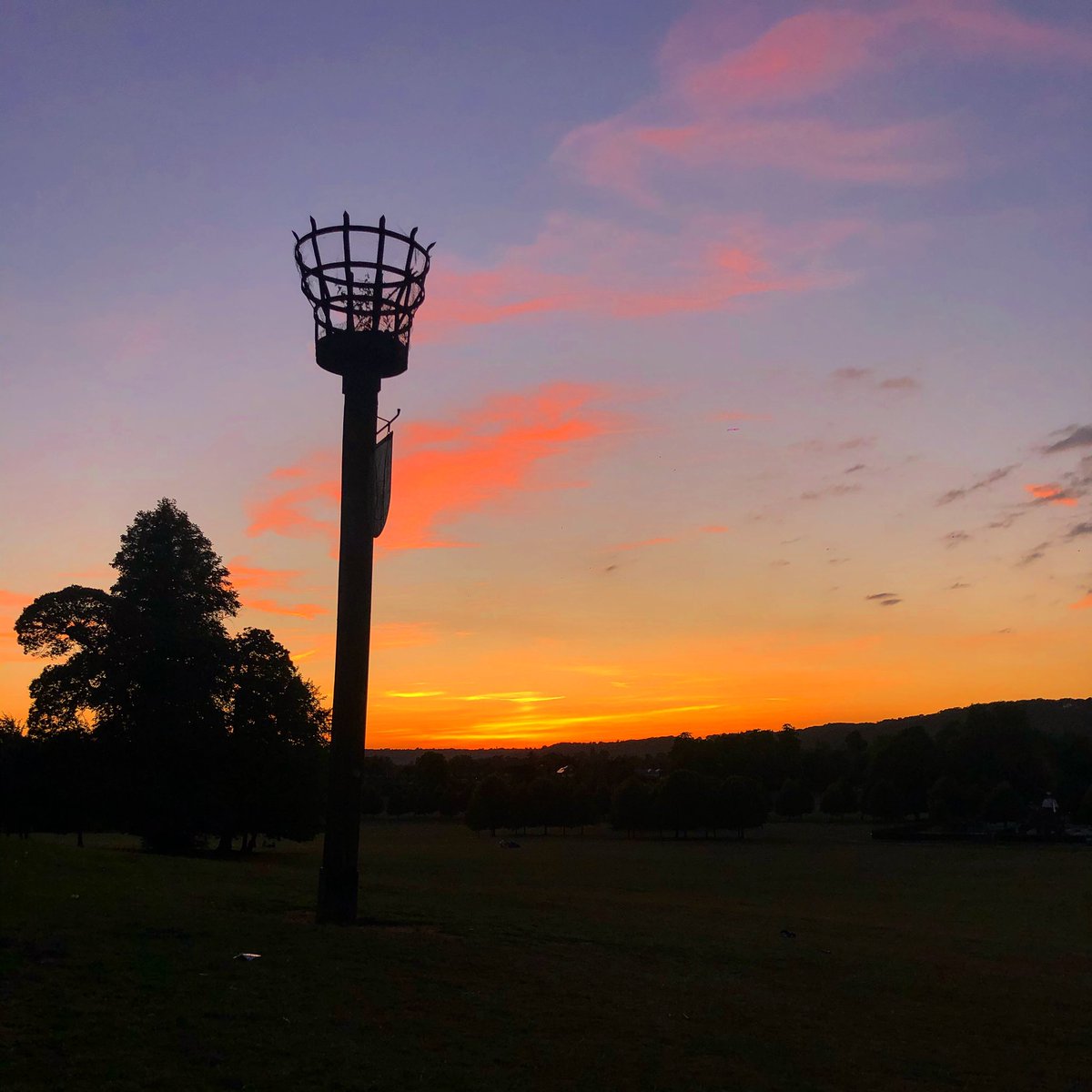 Cornish1982's tweet photo. Sunset in Priory Park this evening! Perfect end to my birthday! 😍 @LoveReigate @reigatebanstead #Sunset #Reigate #PrioryPark https://t.co/4AFVkJGJWo