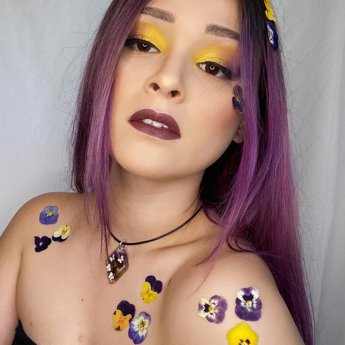 pinkbuniistudio's tweet photo. Took me foreverrrrr to find the time to do this but finally did my make up look inspired by my necklace from @StellStarCo 💜💜💜 https://t.co/xE553lvOjS