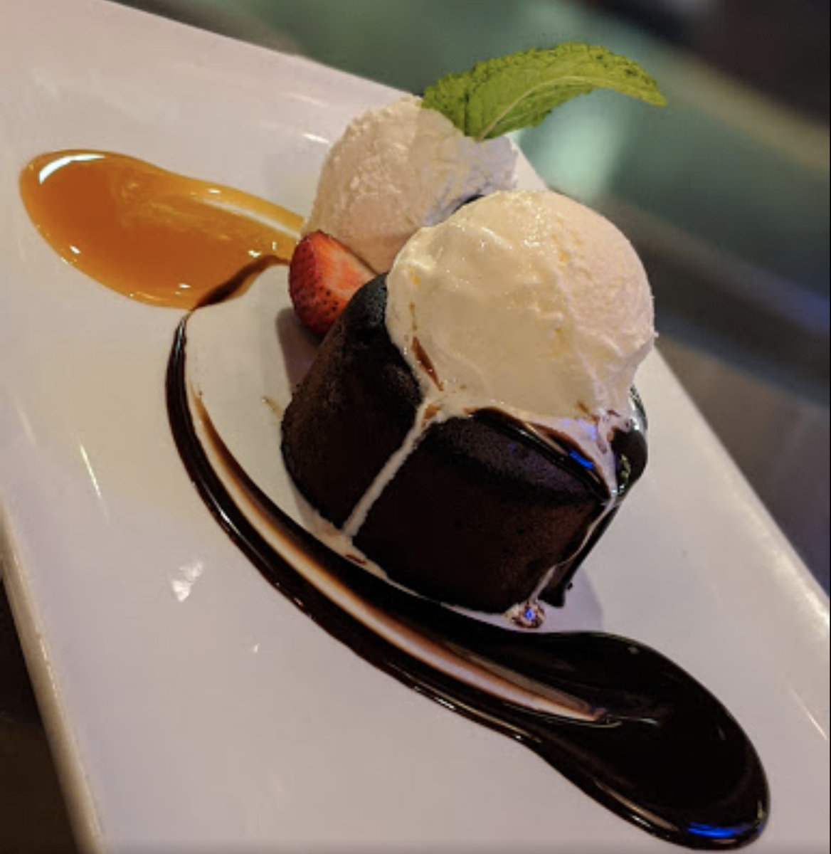 ✨Check it out✨
Say hi to our new Chocolate Flourless Lava Cake! Served with a scoop of vanilla ice cream 🤤