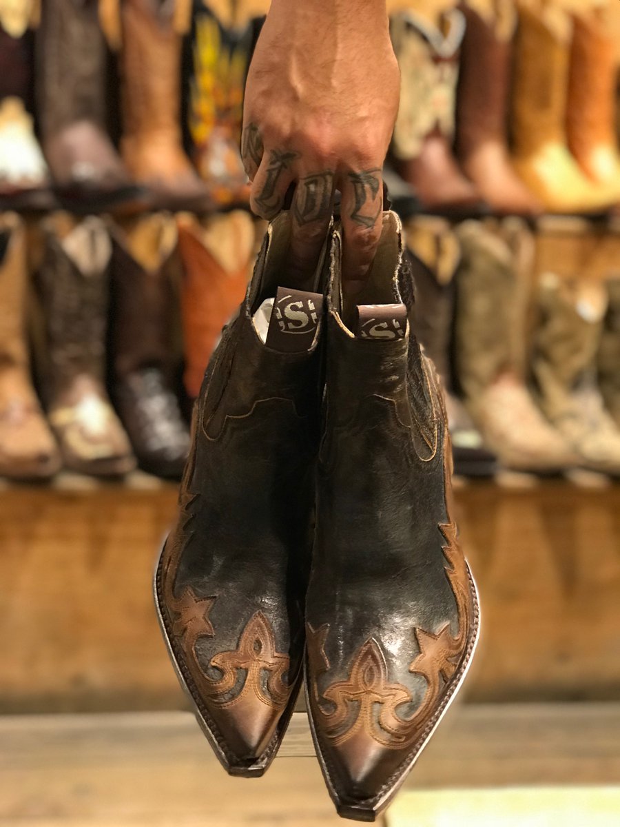 NoelBoots's tweet photo. Pocas palabras necesitan para definirlas #estilo

.

.
 https://t.co/k9hU3jKqbs

#sendra #noelwesternboots #highquality #madeinspain #leather #authentic #cowboy #cowboyboots #fashion #style #bootoftheday #bootstagram #picoftheday #handmadeboots #bikerboots #western https://t.co/d3fjE9WeO6