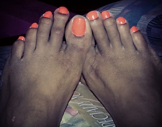 These are the toes if a hard workin' woman. But they belong to me😍😍 https://t.co/hMgnj1YarZ