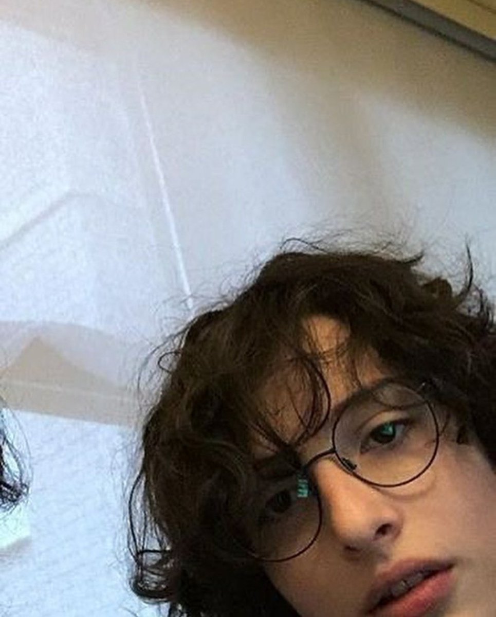 wolfhard_e's tweet photo. Eai covid tá chatão em mano ! 🙄 https://t.co/Mnrz88K2p7