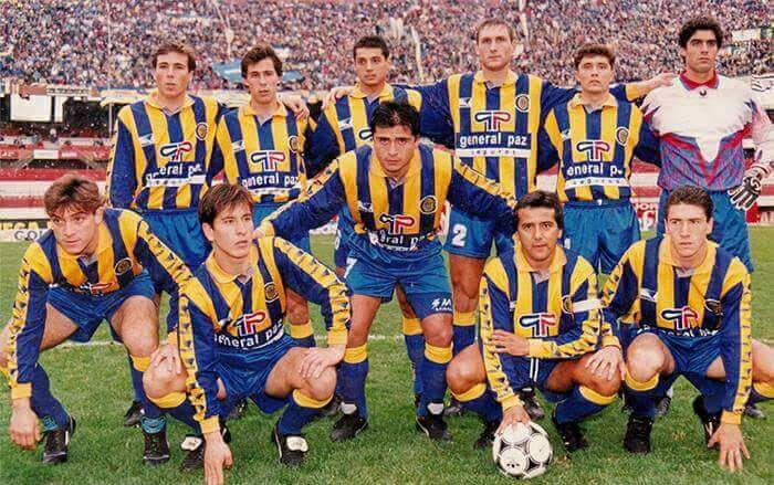LegionCanalla's tweet photo. Formación #RosarioCentral | Clausura 1994 🥉

⬆️ @GonzaloBelloso7, @vitaminasanchez, Martín Ferreyra, Horacio "Petaco" Carbonari, Diego Ordóñez y @RobertoBonano1 

⬇️ Mario Gori, @nunomolina8, Marcelo "Chelo" Delgado, Omar "Negro" Palma y Cristian "Kily" González https://t.co/Nv3tQH4GNY