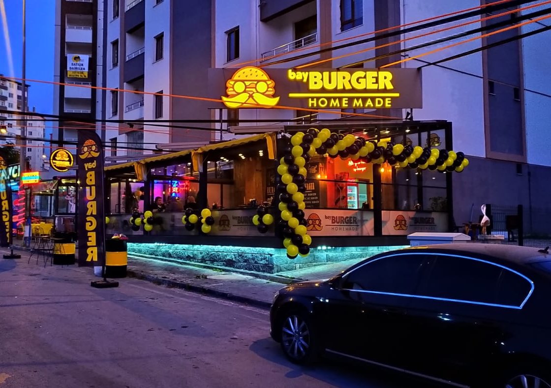 BayBurger's tweet photo. Ona küçük sürprizler yapın mesela https://t.co/rb55AxakDe