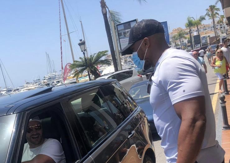 ringmagazine's tweet photo. Eddie Hearn: "It was amazing, people think it was a set-up. AJ said he was walking down the road, Fury drove up, opened the window and went, 'Alright?' He said to AJ, 'Make sure you beat Pulev.' AJ said, 'You beat Wilder.' They both said, 'I will, and I'll see you next year.'" https://t.co/zdU5JcjVyu