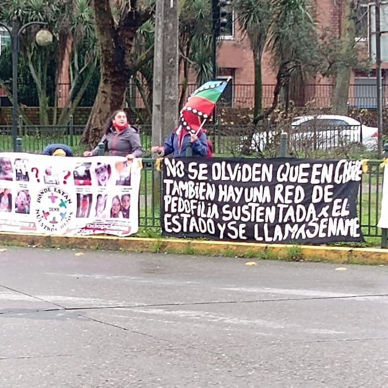 La jornada de este lunes familiares de niñxs desaparecidos en centros de Sename de Concepción realizan manifestaciones denunciando los abusos, pedofilia y desapariciones de sus hijxs.

Vía <a href="/capucha_informa/">Capucha Informativa</a> 
#nomassename #senameconcepción