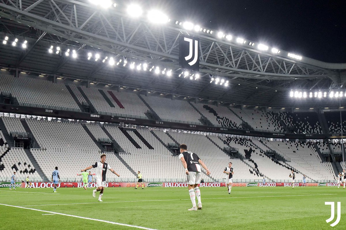 Un emoji per questa foto.
Anche due.

#JuveLazio