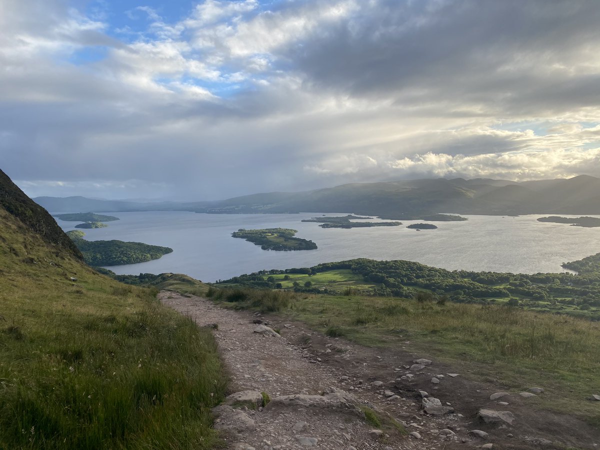PeeblesNicola's tweet photo. @martin_compston @martin_compston Conic Hill last night 🏴󠁧󠁢󠁳󠁣󠁴󠁿 hope the homesickness isn’t kicking in 💚 https://t.co/heCmXnM2mC