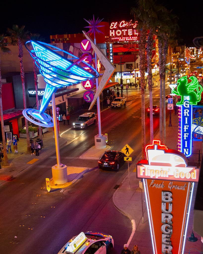Vegas's tweet photo. Where's some new #OnlyVegas wallpaper, you ask? We've got you. 😎 https://t.co/8HAVnYUEgq