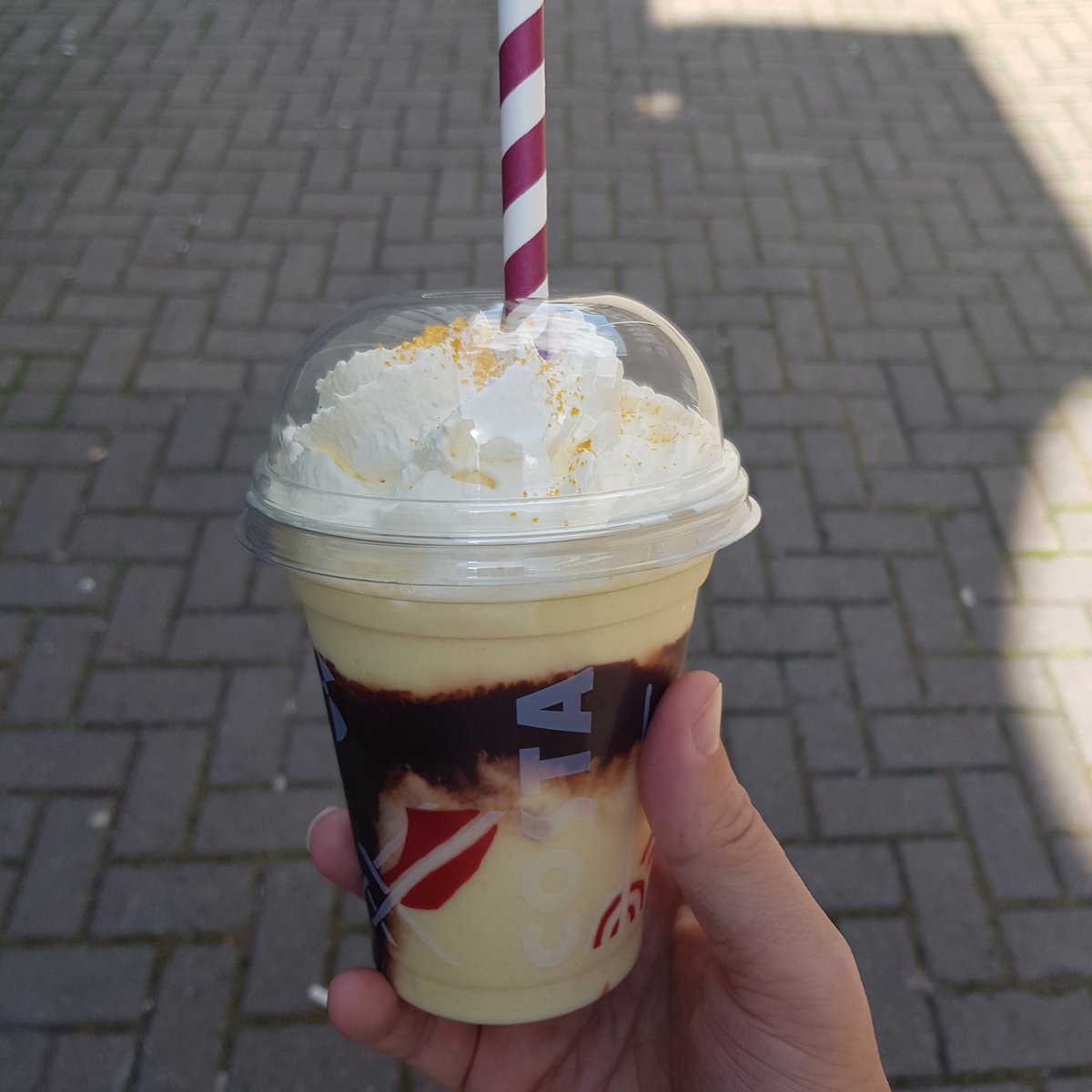 BecksPrebble's tweet photo. Free @CostaCoffee today...New honeycomb frostino is 👌

#dontmindifido #freecosta https://t.co/Xcr3pX1KB7