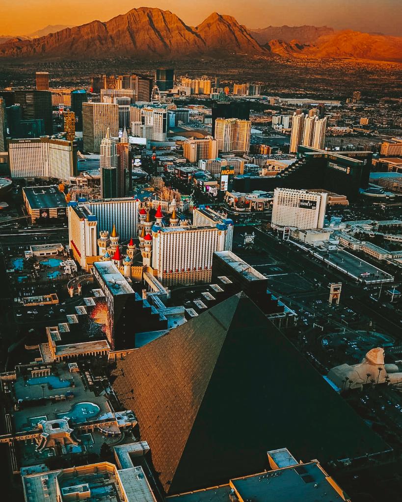 Vegas's tweet photo. Where's some new #OnlyVegas wallpaper, you ask? We've got you. 😎 https://t.co/8HAVnYUEgq