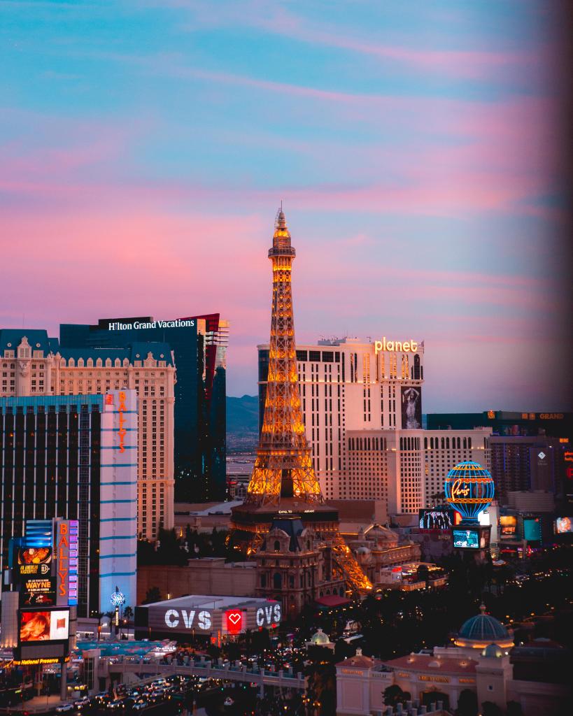 Vegas's tweet photo. Where's some new #OnlyVegas wallpaper, you ask? We've got you. 😎 https://t.co/8HAVnYUEgq