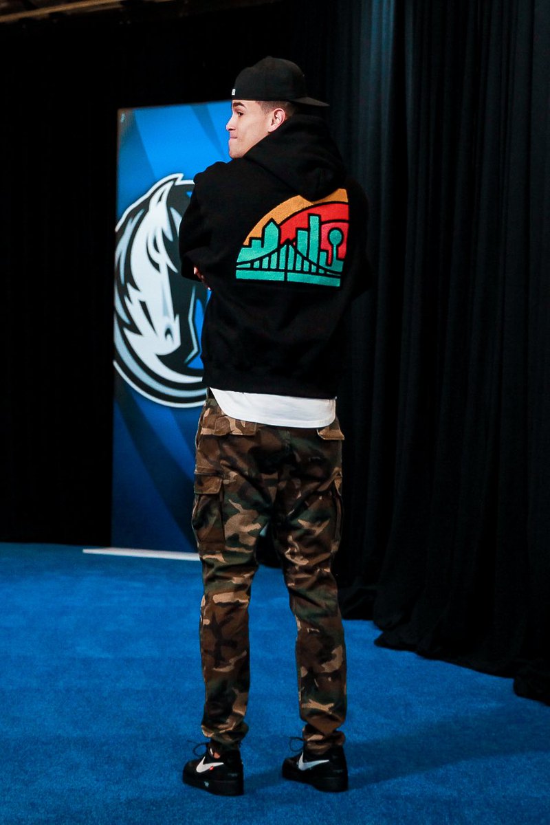 dallasmavs's tweet photo. Casual or Classy Dwight, the birthday boy always keeps it 💯 https://t.co/NNg7sk0mOL
