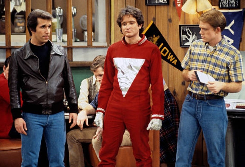 Después de aparecer como invitado como el alienígena "Mork, de Ork", en el episodio de la Serie de TV “Happy Days” (1974-1984), “My Favorite Orkan” (1978), Williams recibió su propio programa, “Mork & Mindy” (1978-82).“Mork & Mindy” tuvo un inmenso éxito y fue fundamental