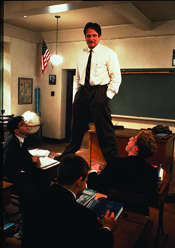 nominación a los premios de la Academia.La segunda llegó poco después, por su actuación como inspirador profesor de inglés en una escuela preparatoria, en “Dead Poets Society” (1989, de Peter Weir).Durante el decenio de 1990, Williams se convirtió en un héroe muy querido