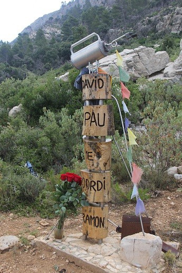 PASBF's tweet photo. El 21 de julio de 2009 nos dejaban
-Jaume🌹
-David🌹
-Ramón🌹
-Pau🌹
-Jordi🌹
luchando contra el incendio de Horta de Sant Joan.
En su memoria y en la de todos los q nos han dejado.
En nuestro recuerdo, siempre.
Podéis ver el documental "El Gran Silencio" https://t.co/FWzhLIBuGV https://t.co/CftHcDEQGh