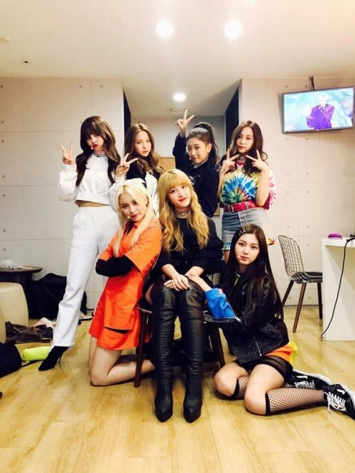 callmeyulyul's tweet photo. cube, we still wanting comeback. why you don't see clc? clc so talented and best group of kpop.
#CLCDESERVESBETTER #WEWANTCLCCOMEBACK #RespectCLC @cubeunited https://t.co/BhrKzTeY2Y
