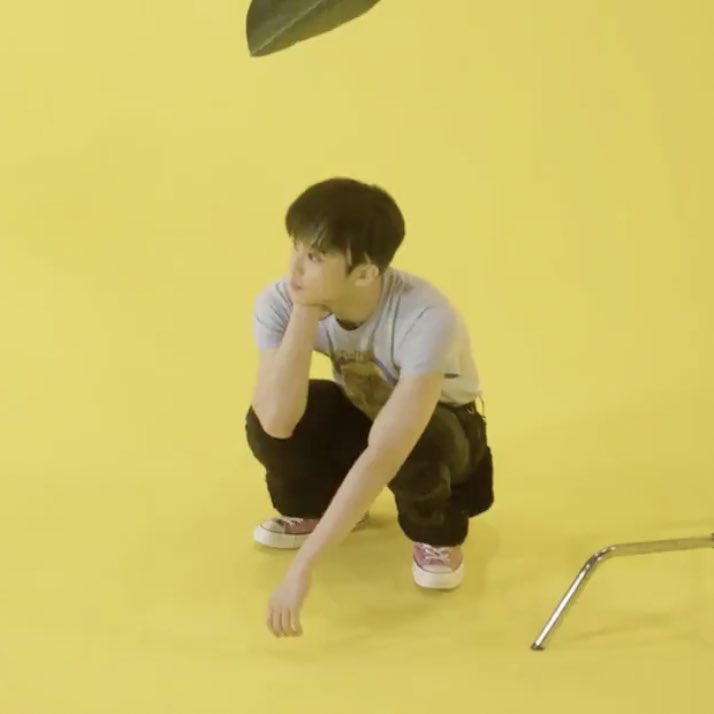 mark being tiny but as you scroll he gets even tinier— a thread