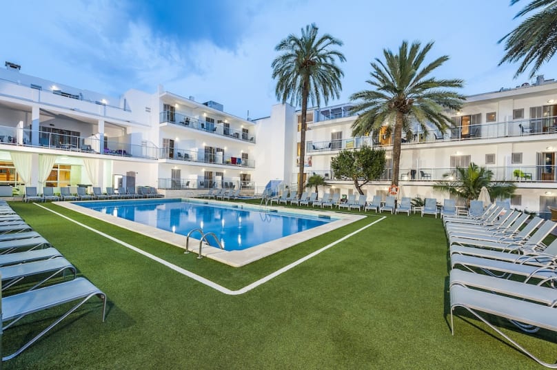 lastminute_com's tweet photo. Spain summer holiday 🇪🇸 💦 Eix Alcudia 4⭐🏨 5nts from just £452pp 👉https://t.co/e91pYXmziC // #holiday #deals #cheapdeal #trip #spain #lastminutedeals https://t.co/kbWhOTAX2Z