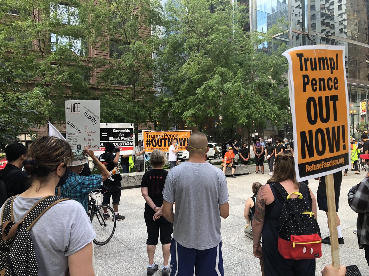 Protesters are gathering in #Chicago’s Federal Plaza to demonstrate against the #TrumpAdministration’s plan to send federal agents to the city to crack down on violent crime. <a href="/WGNNews/">WGN TV News</a>